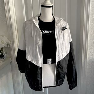 Nike Wind Runner Jacket Size: Medium